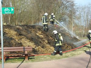 Die Kameraden beim Ablöschen