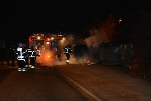 Die Brandbekämpfung hat begonnen