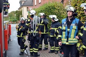 Ein Kamerad hat sich mit der Absturzsicherung ausgerüstet