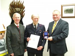 Für 40 Dienstjahre wurde der Hauptfeuerwehrmann Rolf Steinbuck geehrt.