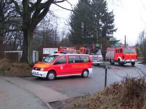 Die Fahrzeuge im Bereitstellungsraum während der Erkundung.