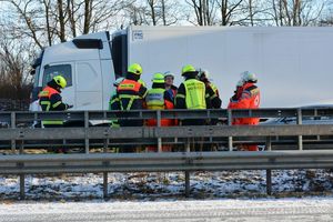 Eine erste Lagebesprechung der Einsatzleitung