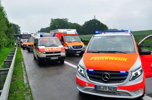 Fahrzeugaufstellung am Standstreifen
