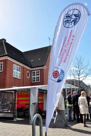 Die Feuerwehr vor dem Rathaus Bargteheide