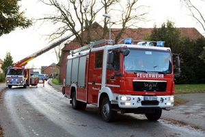 Das Löschfahrzeug der FF Hammoor sichert die Einsatzstelle gegen den Fahrzeugverkehr