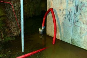 Eine Tauchpumpe wurde in Stellung gebracht
